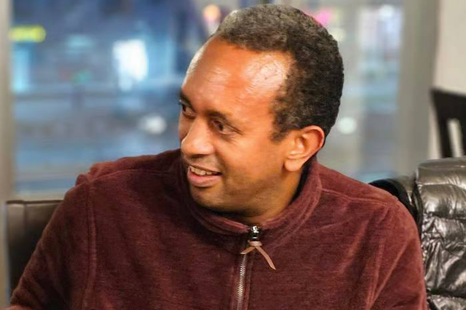 ለሁለት ሳምንት “በኢ-መደበኛ ማቆያዎች” ተይዞ የቆየው የ“አዲስ ስታንዳርድ” ማኔጂንግ ኤዲተር ከእስር ተለቀቀ    